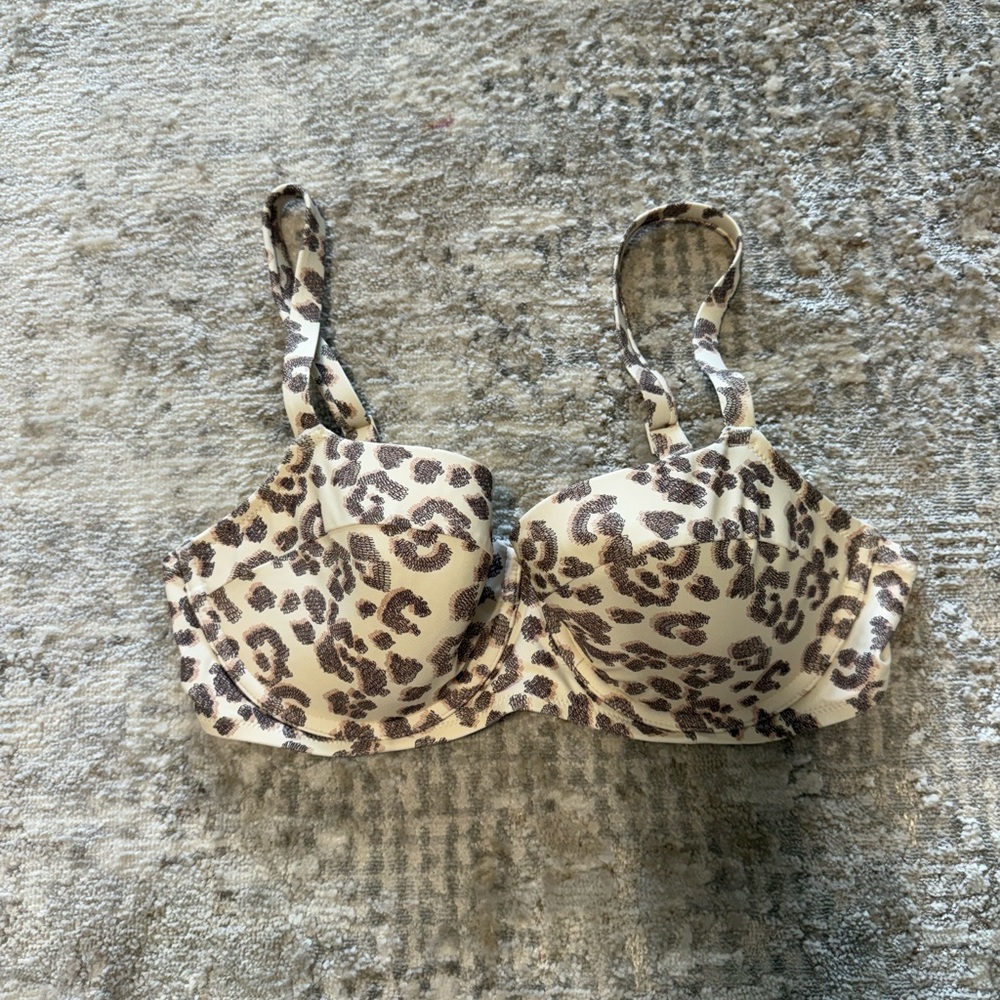 Leopard Aerie Bathing Suit Top. Size 36D.